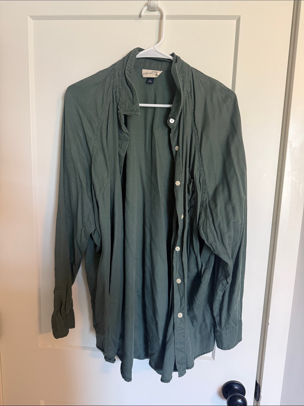 Universal Thread Woman’s Button-Down Shirt in Olive